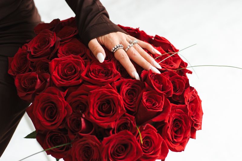 Bouquet de roses rouges Interflora — composition romantique