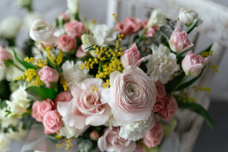Composition florale de deuil Lumière Douce — livraison interflora France